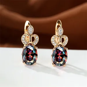 Elegante champagnergoldene Ohrringe mit ovalem Regenbogen-Zirkon und Kronen-Inlay