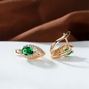 Orecchini a goccia ovali verde smeraldo con cristalli bianchi in oro champagne lucido