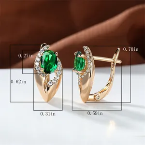Dettaglio orecchini smeraldo oro champagne con cristalli bianchi e misure precise