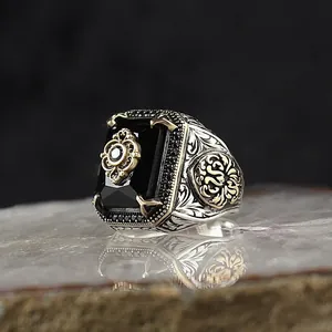 Bague vintage pour homme en argent avec grande pierre noire et motifs floraux gravés
