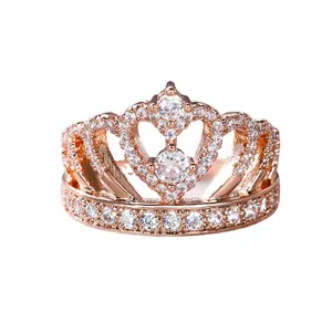 Bague couronne élégante en or rose pour femme avec cristaux de zircone cubique en cœur