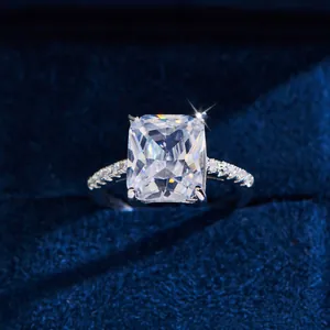 5-karaats stralend geslepen vierkante nep diamanten ring met vier-klauwzetting