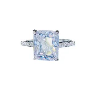 Radiant geslepen 5 karaat vierkante diamanten ring met pavé gezette kleine stenen