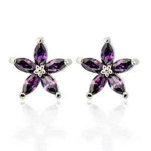 Boucles d'oreilles pétales mauves élégantes avec base argentée et cristaux brillants