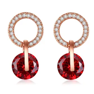 Boucles d'oreilles or rose avec zircons et grand cristal rouge rubis facetté