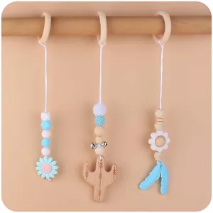 Set di 3 pendenti per palestra neonati con anelli in legno, perle in silicone e cactus