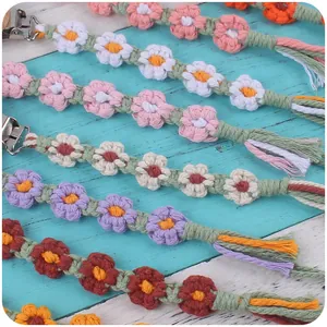 Attaches-tétines fleurs en crochet faites main en plusieurs couleurs avec clips en bois