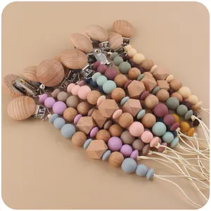 Silikon und Holz Schnullerkette mit achteckigen Perlen in sanften Macaron-Farben