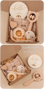 Set de regalo para bebé de 6 piezas con sonajero de oso en haya y tarjeta de hito