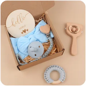 Set regalo bebé azul con sonajero de haya, cadena chupete y tarjeta de madera