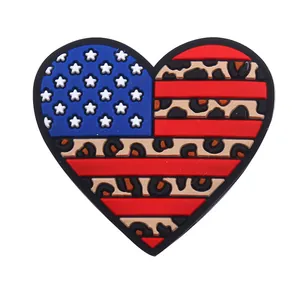 Ciondolo a cuore in silicone con bandiera USA e stampa leopardata per l'indipendenza