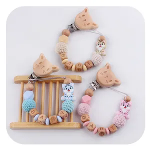 Catenella portaciuccio in silicone e legno di faggio con ciondoli a forma di gatto