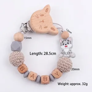 Catenella portaciuccio in legno di faggio e silicone con ciondolo gatto grigio e lettere