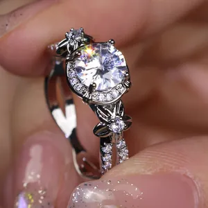 Vintage Flower Border Round Zirconia Copper Ring For Women Luxurious Gold Silver Black Plated Floral Hollow Statement Ring Jewelry
