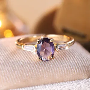 Elegante Anello in Zirconia Cubica Viola Ovale Per Donna Rame Placcato Oro Anello Geometrico Con Pietre Laterali Baguette