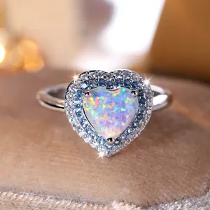 Bague de Luxe Forme de Cœur Opale Blanche Cuivre Plaqué Argent Halo de Zirconium Bleu Blanc Bague Femme Bijoux Cadeau