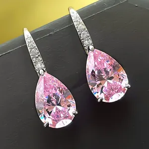 Elegante Ohrhänger mit rosa tropfenförmigen Edelsteinen und weißen Akzentsteinen in Silber
