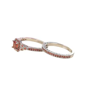 Set di anelli d'argento boho vintage con un pomposo zircone arancione a taglio quadro