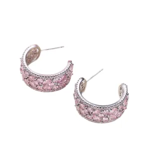 Créoles en C argentées avec zircons roses marquise et design ajouré élégant