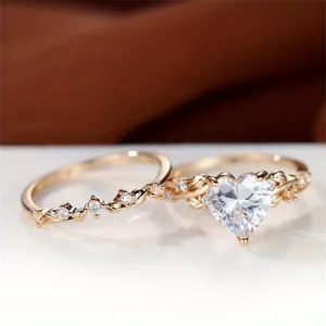 Two-piece rose gold heart-shaped zircon ring set with elegant vine leaf vine accents