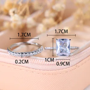 Elegante zilveren ringenset met vierkante zirkoon en pavé gezette ringband