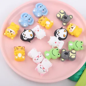 Nahaufnahme bunter 3D-Tier-Silikonperlen für DIY-Schnullerketten und Babyzubehör