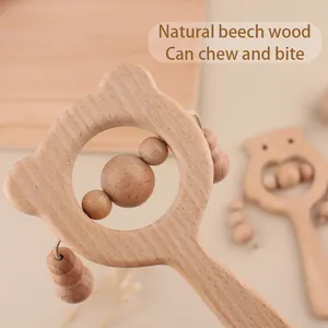 Babyrassel aus natürlichem Buchenholz und Beißring mit glatten Ringen und Holzperlen