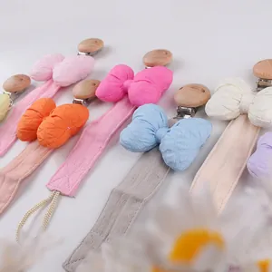 Bunte Schnullerketten aus Buchenholz mit Baumwollschleifen für Babys in Pastellfarben
