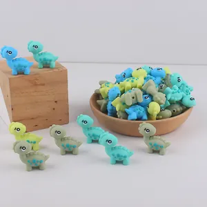 Detailansicht bunter Cartoon-Dinosaurier-Silikonperlen für DIY-Schnullerketten