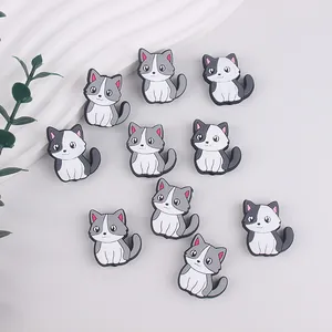 Vista superior de 10 cuentas de silicona con forma de gato para joyería y bricolaje