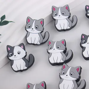 Primer plano de cuentas de gato de dibujos animados de silicona para joyas y bricolaje