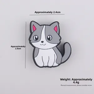 Dettaglio della perla in silicone a forma di gatto fai-da-te con dimensioni 2,4cm x 2,8cm