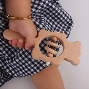 Hochet pour bébé en bois de hêtre naturel en forme d'ours avec anneaux et manche doux