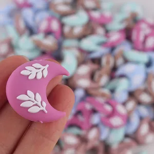 Perline in silicone a forma di luna con rilievo foglia per penne e braccialetti