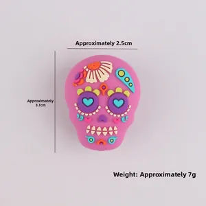 Dettaglio perla teschio in silicone colorato per Halloween con altezza di 3,1 cm