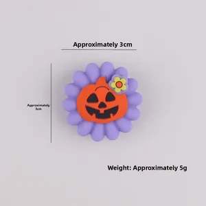 Dettaglio di un ciondolo a zucca di Halloween da 3cm con misure di peso e dimensione