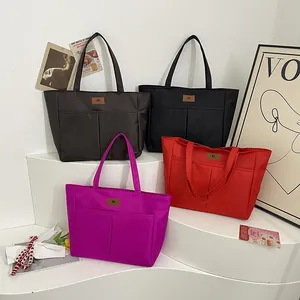 Minimalistische grote nylon shopper tassen in vier kleuren voor dagelijks gebruik