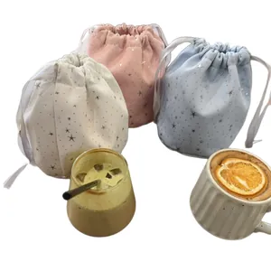 Schicker Kordelzug-Shopper mit silbernen Sternen in Creme, Rosa und Hellblauem Canvas