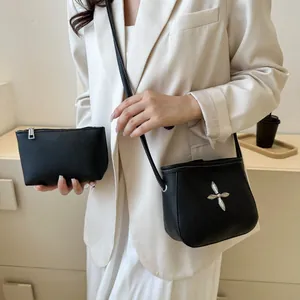 Détails du lot de sacs seaux noirs texturés avec rivets argentés en forme de pétales