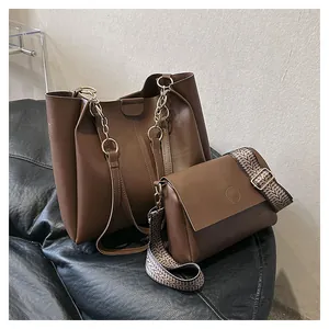 Σετ καφέ τσάντα tote και μικρή τσάντα χιαστί με φαρδύ υφαντό λουρί σε έθνικ στυλ