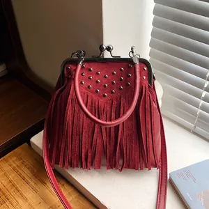 Vintage PU Leather Fringe Shoulder Bag For Women Retro Studded Heart Shell Crossbody Bag With Kiss-lock Doctor Purse