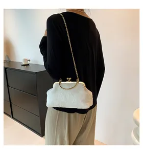 Women Faux Fur Fuzzy Handbag Vintage Kiss Lock Metal Handle Chain Shoulder Crossbody Bag Elegant Evening Party Clutch Bag