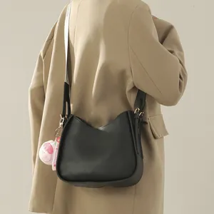 Borsa a Spalla Hobo da Donna in Pelle PU Con Tracolla Larga Geometrica E Ciondolo In Peluche Borsa a Tracolla Casual