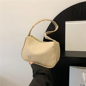 Schicke cremefarbene Schultertasche aus Kunstleder mit Lychee-Muster und Reißverschluss
