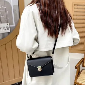 Damen Minimalistische PU Leder Kleine Quadratische Umhängetasche Koreanische Mode Umschlag Schultertasche Mit Metallschnalle