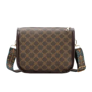 Sac à bandoulière marron rétro avec motif floral et large sangle tissée multicolore