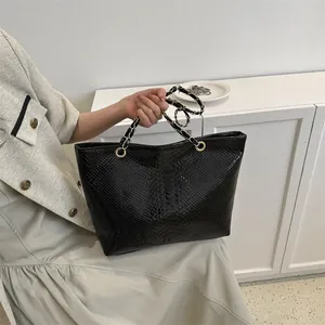 Fashion black snakeskin pattern tote bag with gold chain strap for women spring collection