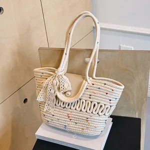 Sac fourre-tout beige tissé main avec broderies à pois colorés et nœud en dentelle