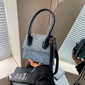 Bolso Cuadrado Pequeño de Moda para Mujer Cuero PU Bolso Bandoulière Mini Bolso de Mano Con Costuras y Logo de Metal