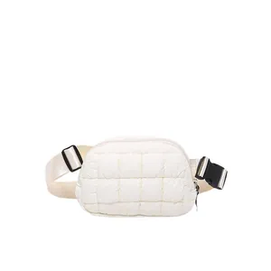Borsa a tracolla trapuntata in nylon bianco con cinturino regolabile per lo sport